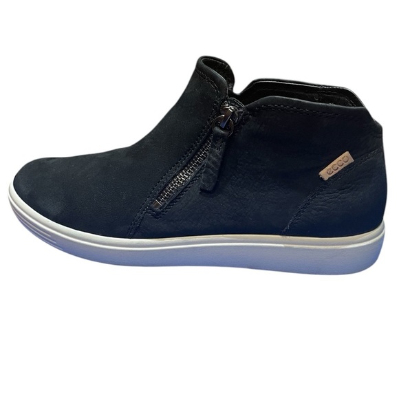 ECCO SOFT NUBUCK LOW ZIP SNEAKER BOOTIES SZ 8-8.5/39 EUC - Picture 8 of 10